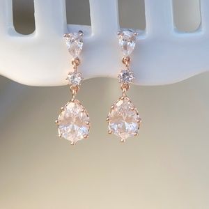 Dangling rose gold teardrop crystals earrings